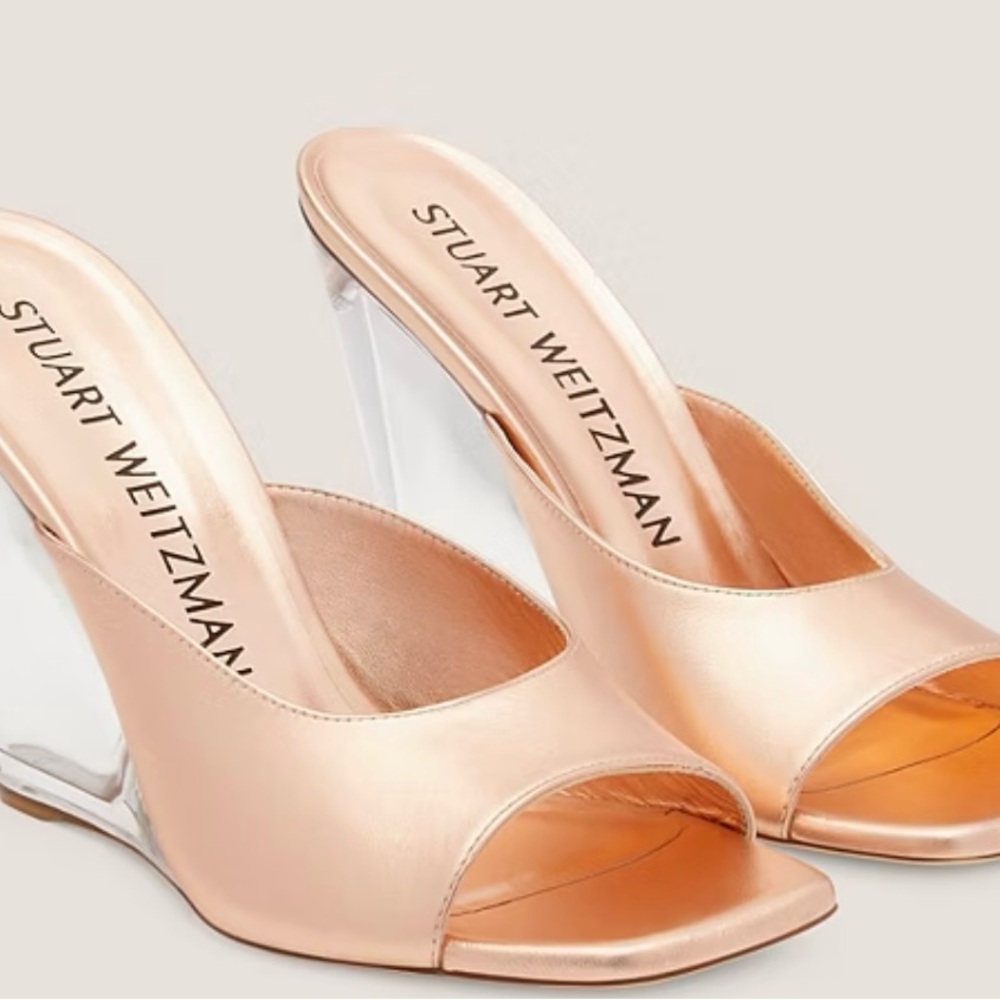 BRAND NEW STUART WEITZMAN TIA 100 LUCITE WEDGE. ROSE GOLD. Size 6